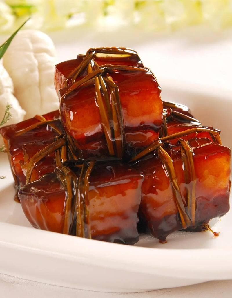 东坡肉的起源与制作工艺：苏轼的美食情缘