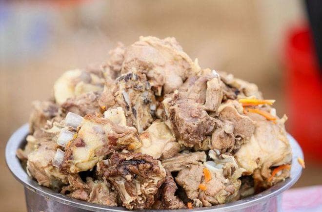 烀羊肉完全攻略：从选材到烹饪，教你做出不膻又美味的羊肉