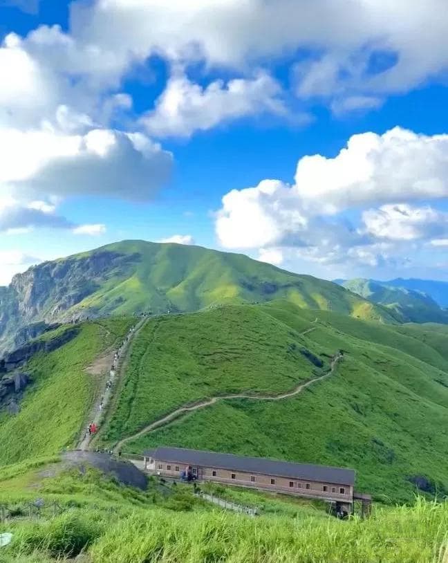 武功山最佳旅游时间：四季美景各有特色，5-10月最适宜