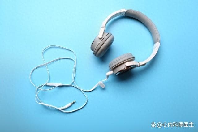 长期戴耳机听歌，会引起耳鸣？使用耳机的3大坏习惯，希望你没有