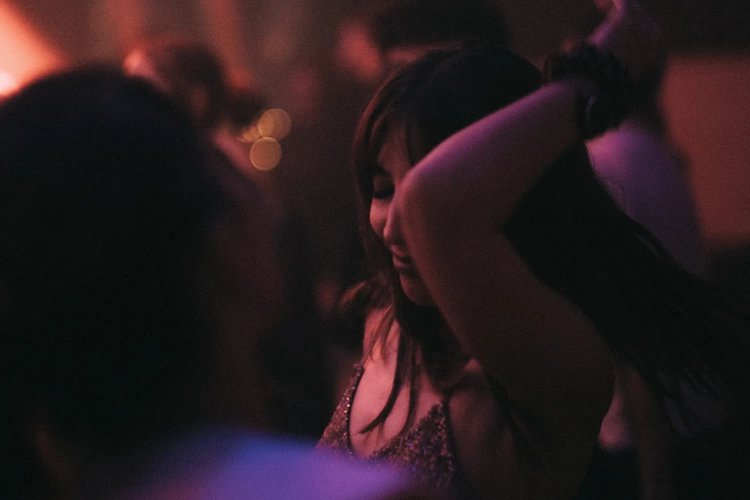 在情感泛滥中找寻真挚陪伴：如何维系姐妹情谊