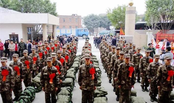 2024年秋季征兵：这4类人一定要积极参军入伍，有3类人不建议当兵