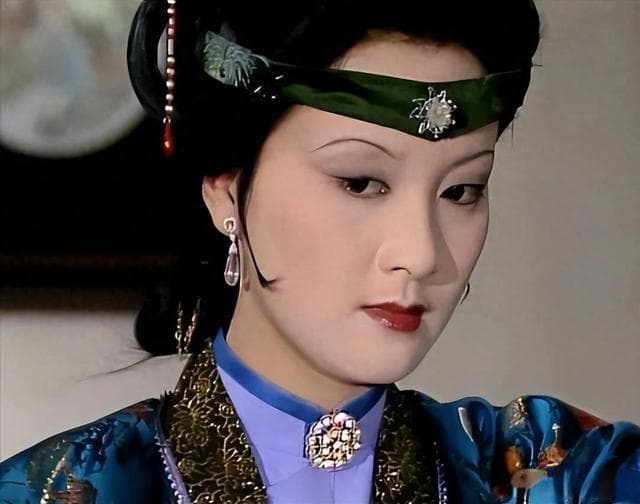 同样演王熙凤，邓婕和刘晓庆一比，我才知道：什么是老天赏饭吃