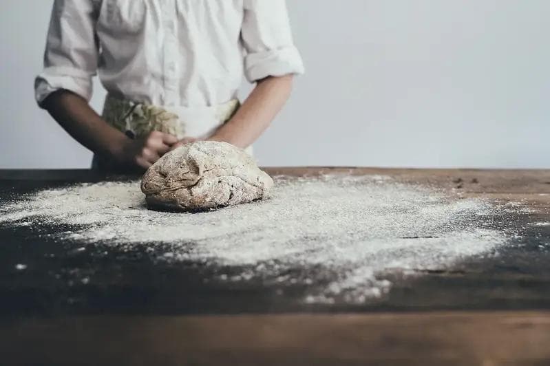 在酒店团队中工作：完整的技能指南
