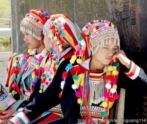 跨境地震后的泼水节：安全与传统的双重守护