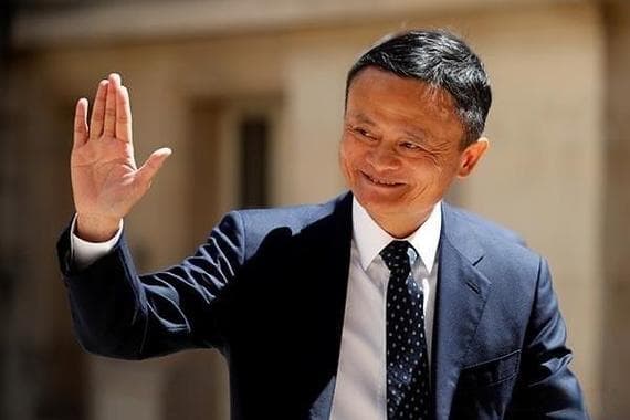为什么身边没有名人？——从时代土壤到认知偏差的深度解析