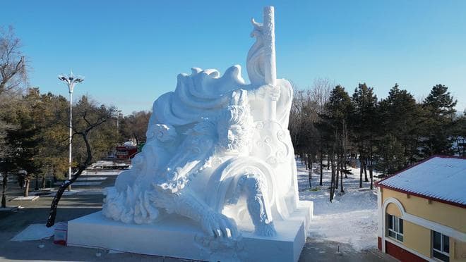 游客争相打卡！第37届哈尔滨太阳岛雪博会试开园