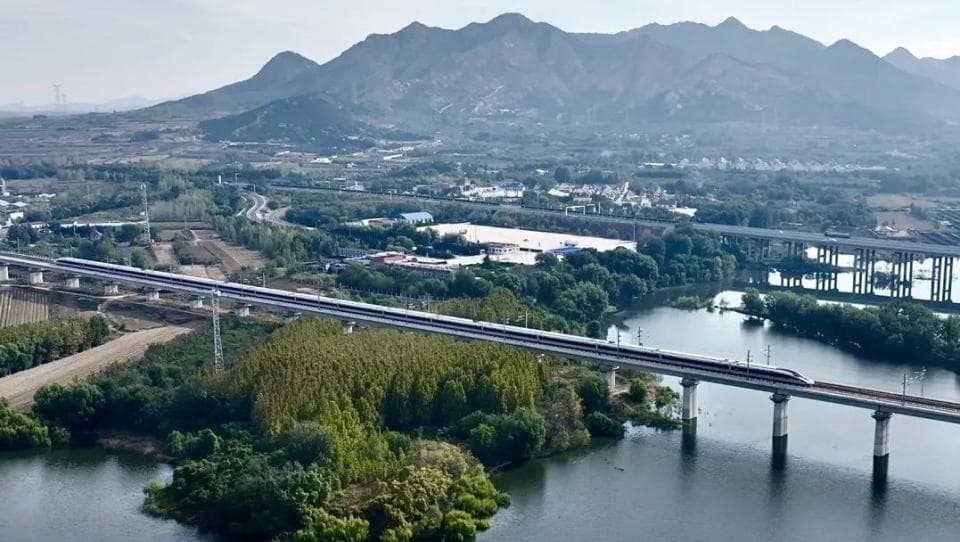 高铁上也能点外卖？网友：一路被美食硬控