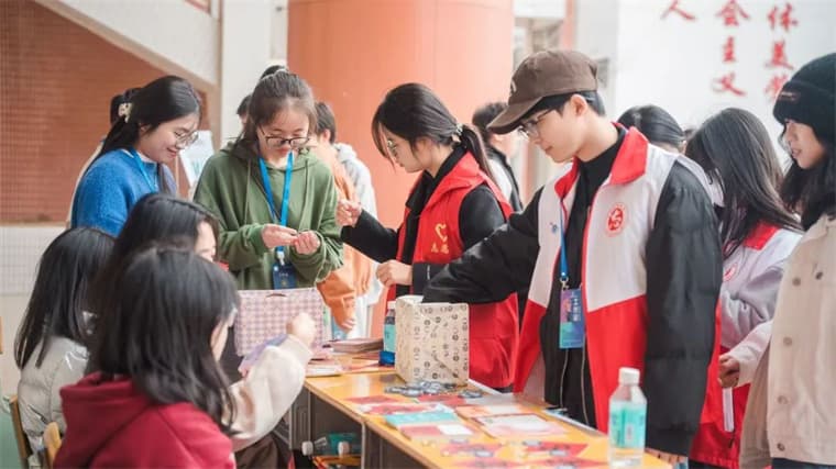 2025 高考加油，公益助力与梦想启航的奋进行！