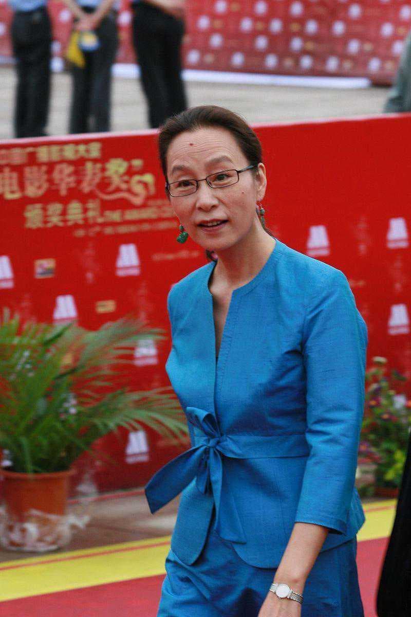 奚美娟“蝉联”上海文联主席：一位艺术家的修为与担当