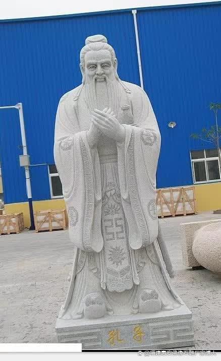 石雕孔子像与古代服饰文化的融合