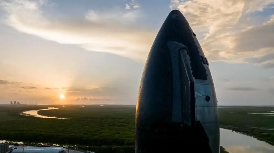 SpaceX星舰制造画面曝光：使用机器人进行焊接