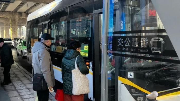 成都公交“一站一策”显成效 万年场站升级便民利民