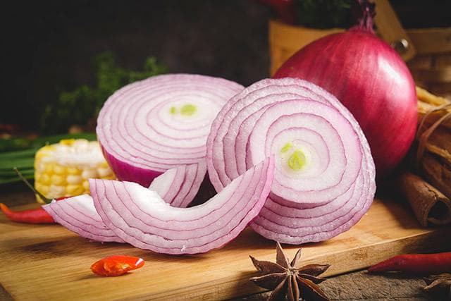 洋葱百科：营养价值、食用方法与注意事项全解析