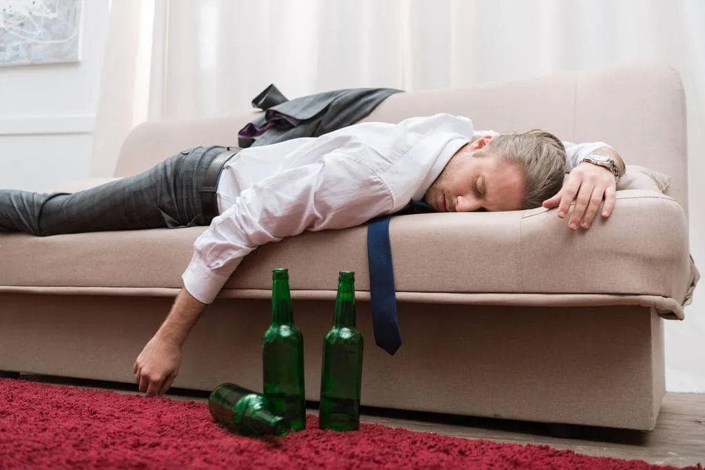 还在这样解酒？不仅没用还伤肝！过年要注意了