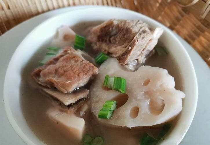 莲藕炖排骨：软嫩多汁，营养丰富的家常美味