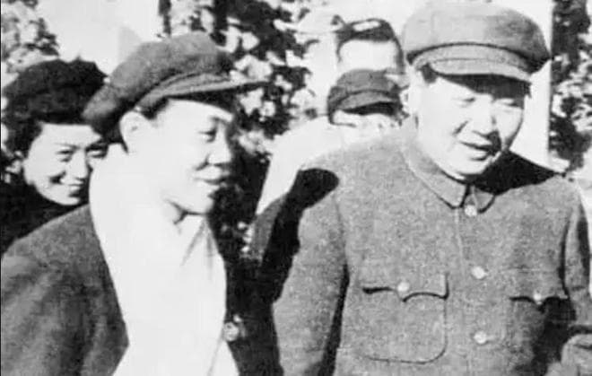 毛主席22岁数学考试不合格，老师苦心辅导，35年后主席如何报答？