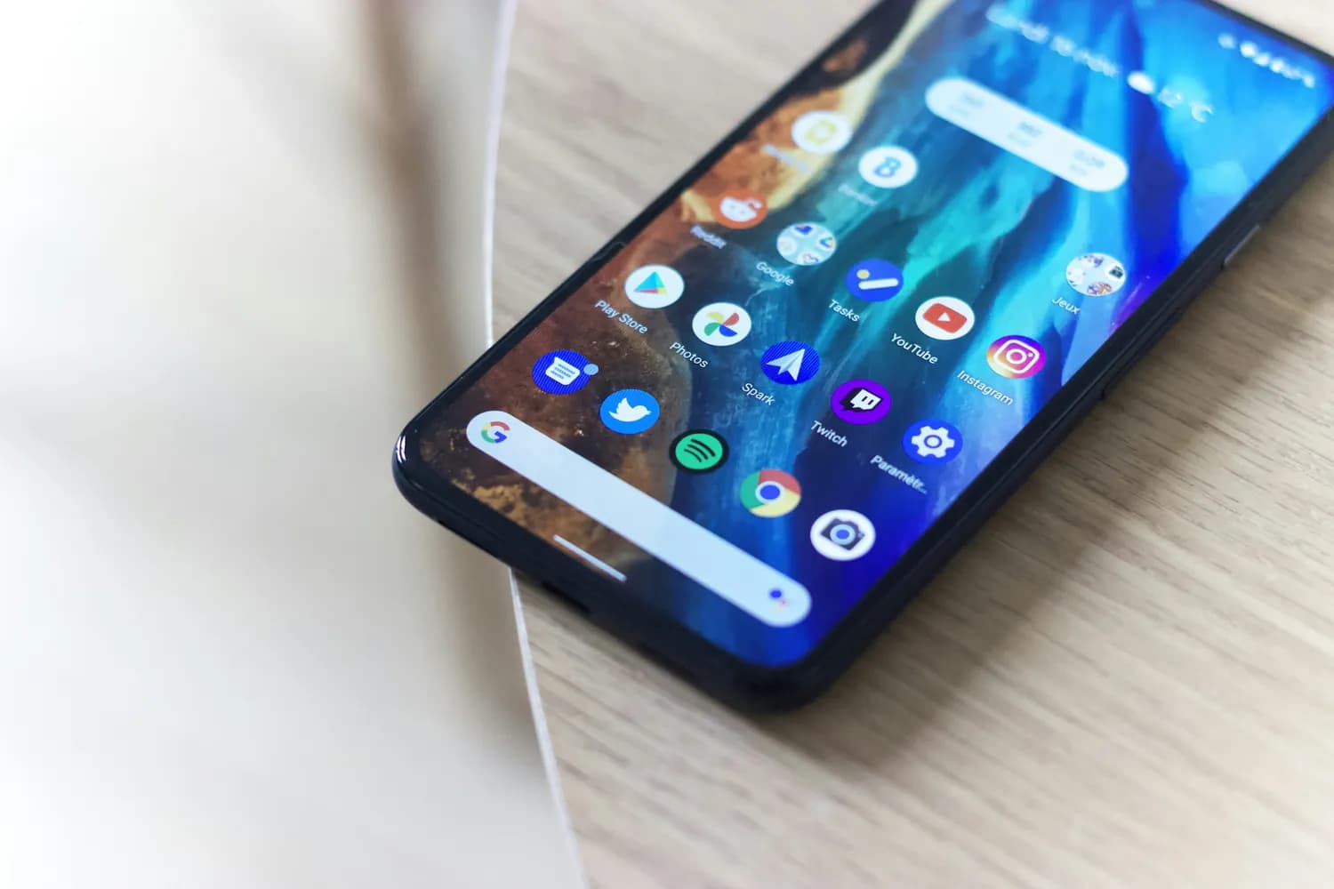 告别低电量焦虑：8个实用技巧延长Android手机续航