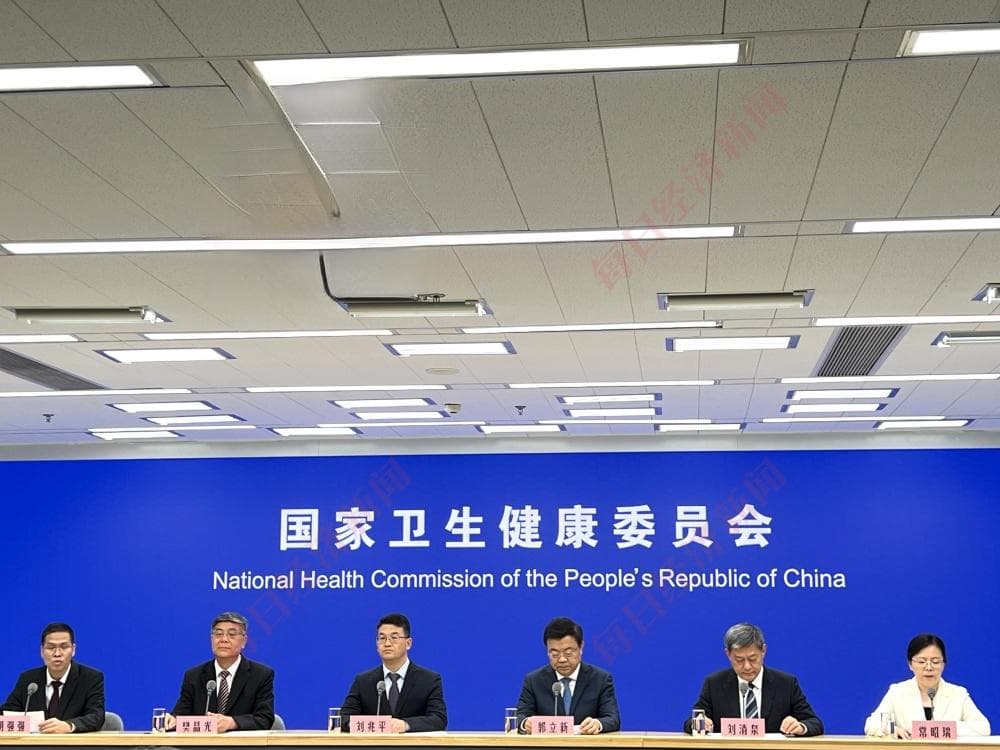 夏天出汗多，如何合理饮水？专家提醒：运动后大量喝水可能引起低血钠，补水宜少量多次