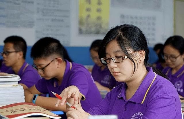 高中免费教育真的要来了？家长别太开心，免费教育并非义务教育
