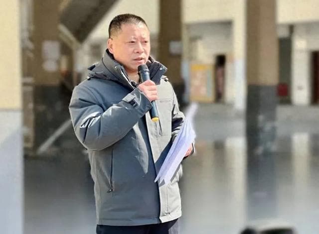 西安浐灞十八小开展午餐安全应急演练，三方联动保障学生用餐安全