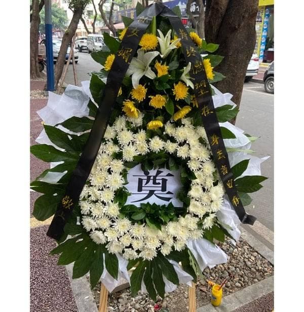 花圈挽联落款辈分怎么写？