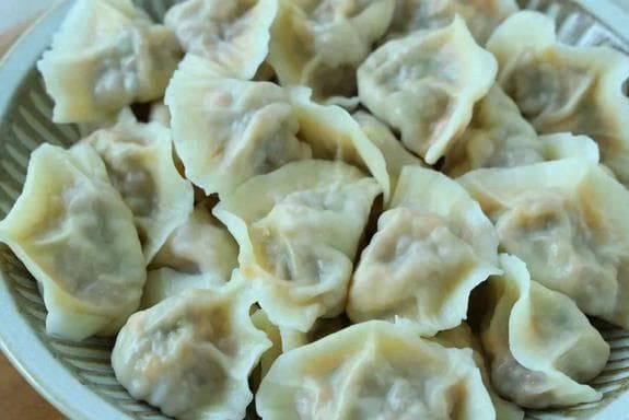 这菜一般都炒着吃，没想到做成素馅饺子，比韭菜营养，比白菜好吃