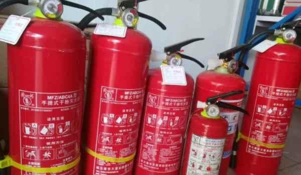 车上灭火器配备指南：不同车型如何选择符合年检要求的灭火器