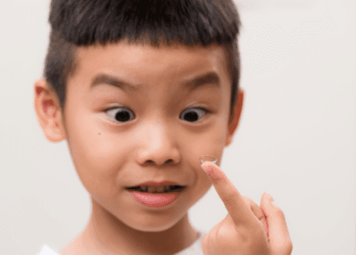 几岁可以戴隐形眼镜？隐形眼镜佩戴指南