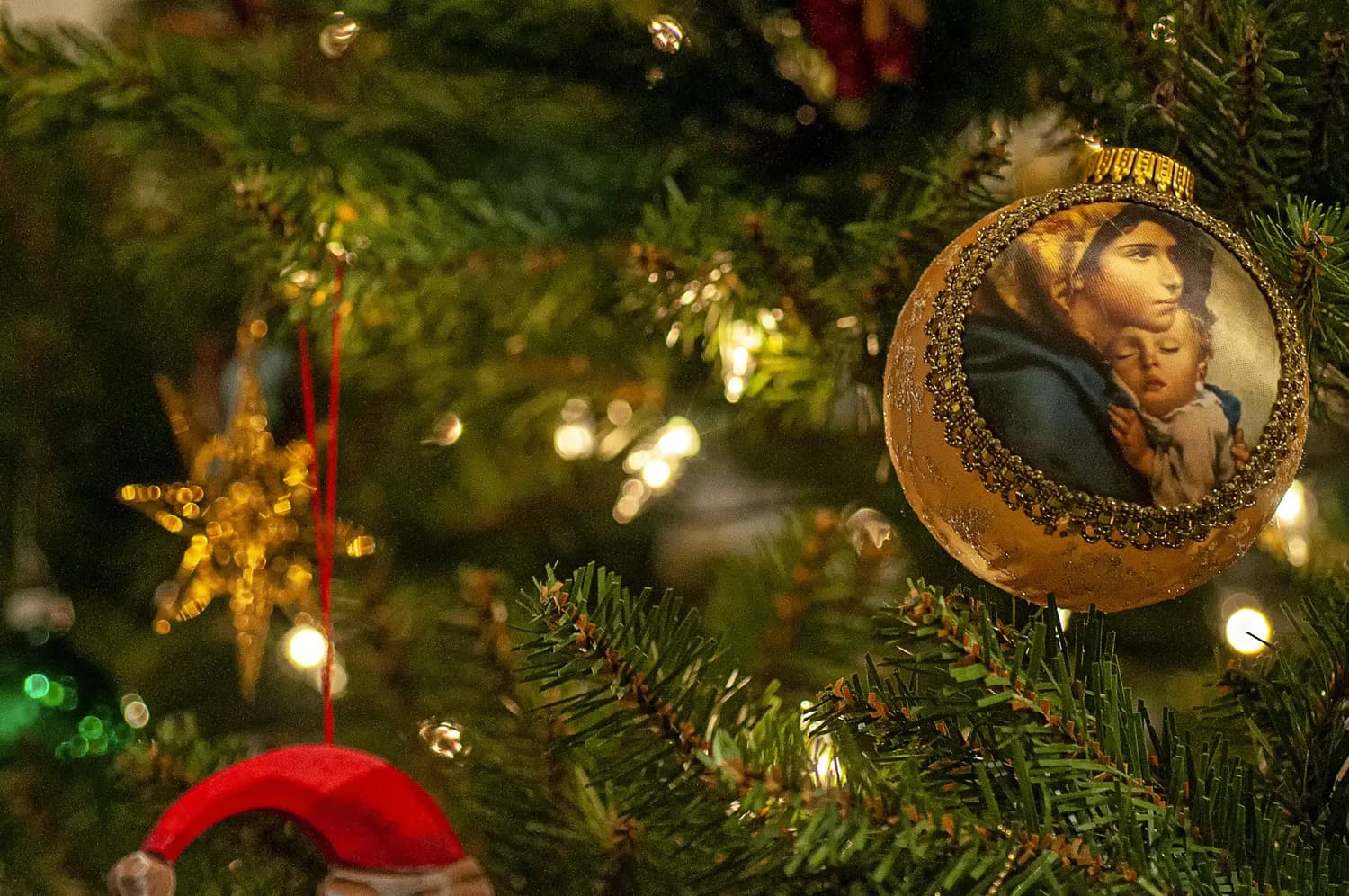 Merry vs Happy：圣诞祝福哪家强？