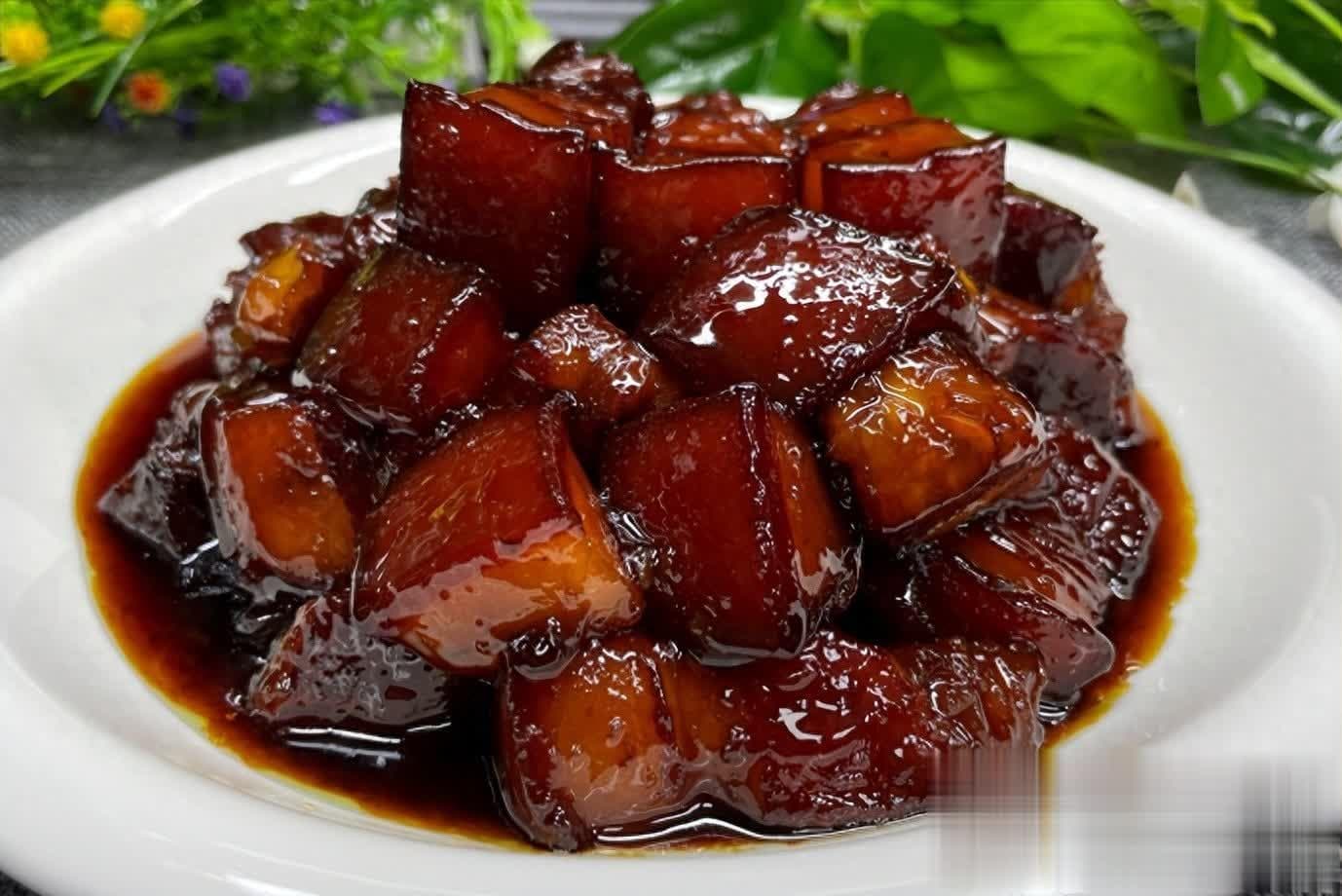 饭店红烧肉为何如此美味？揭秘几大诀窍，在家也能烹饪出色香味俱全的佳肴