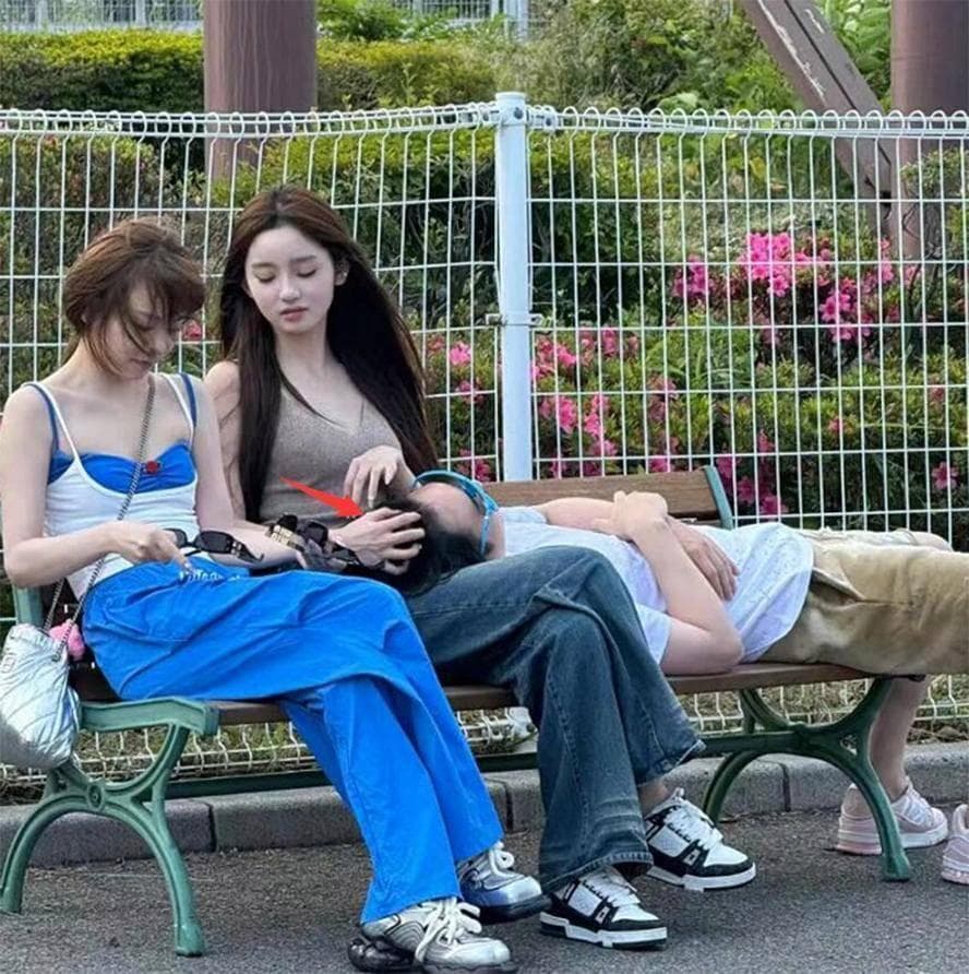 王健林7702万股权被冻结，王思聪却在日本陪美女逍遥游？父子命运大反转？