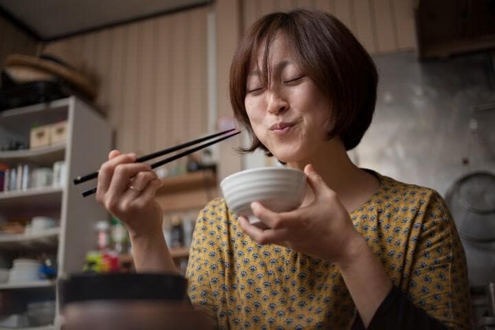 红米饭：7个要点解析其营养价值！比白米饭更健康、低卡路里，烹饪技巧与食谱推荐