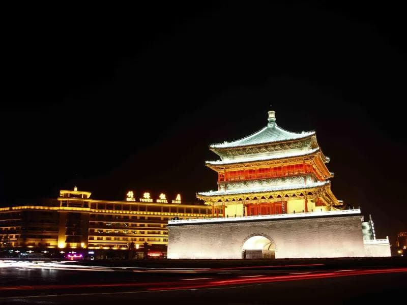 西安钟楼：穿越六百年的古都地标