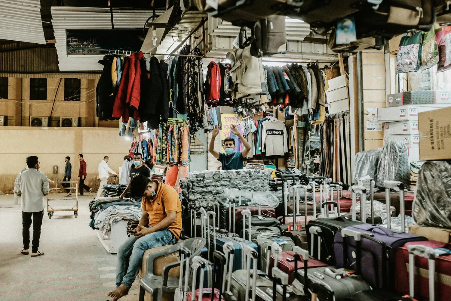 中国二手服装占领非洲市场，年出口额超6亿美元