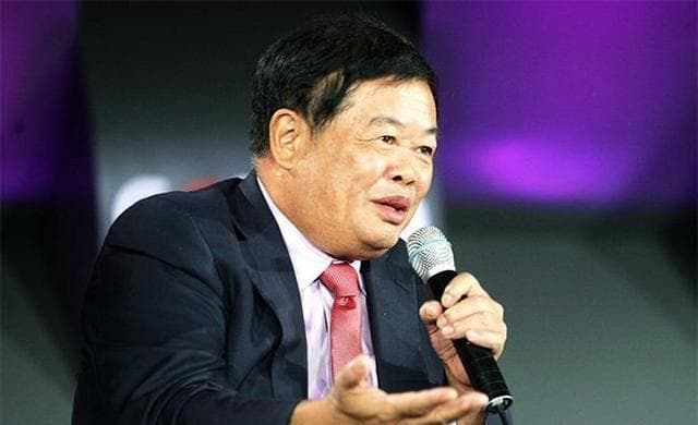 曹德旺批李嘉诚：政治自信决定商业成败