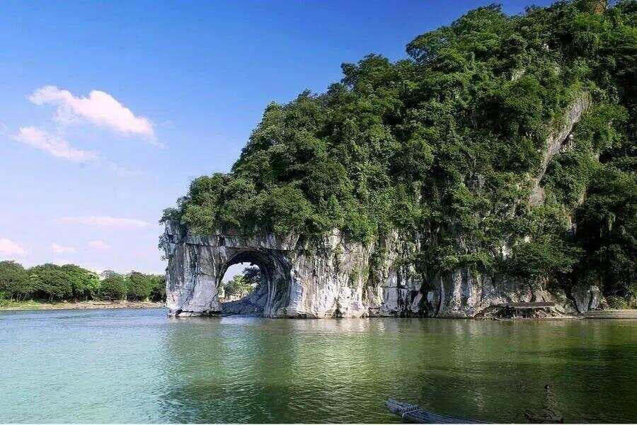 百年不用广西人：坚韧与忠诚的赞歌
