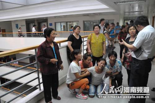 河南濮阳幼儿园校车超载燃烧致4死7伤，涉事幼儿园负责人已被控制