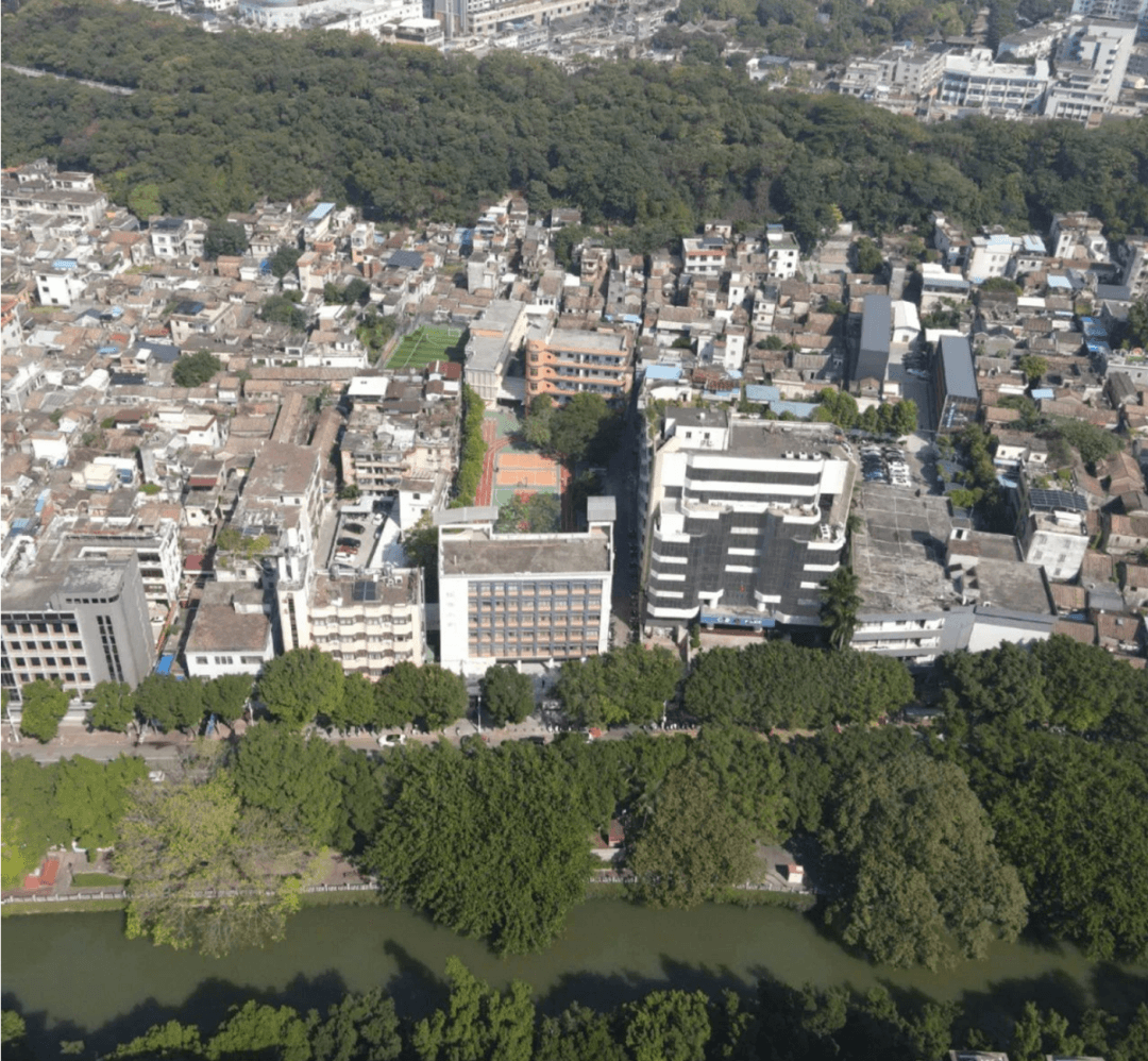 顺德大良校园焕新 — 山水三进和坡地亭廊