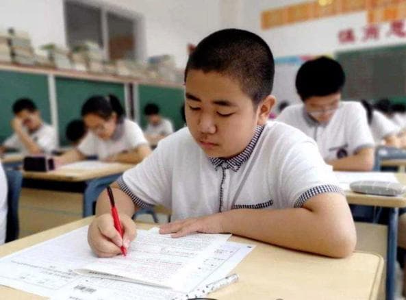 深圳小学四年级数学考试延长20分钟，专家称难度过高