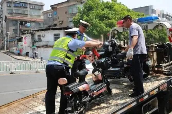 2025年电动车新规落地：4大违规行为处罚明确，安全出行再升级