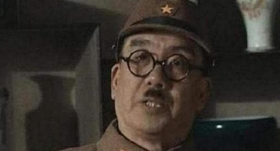 二战时日本人为何要在人中处留一撮胡子？现在日本人怎么又不留了