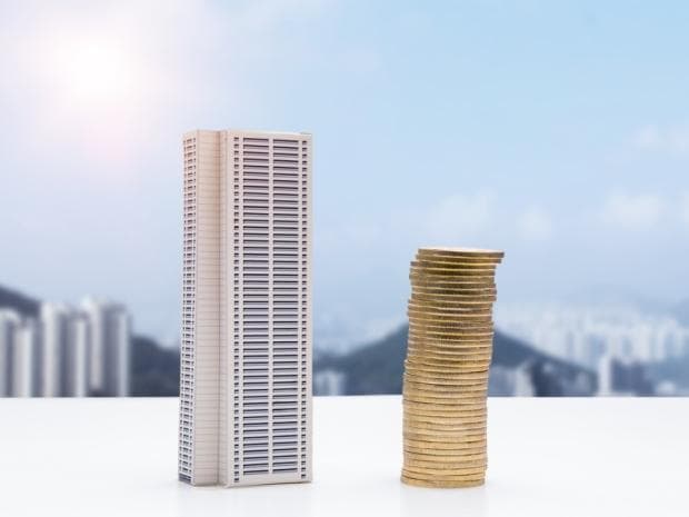 二手房个税按照评估价还是成交价？解读税务政策对市场的影响