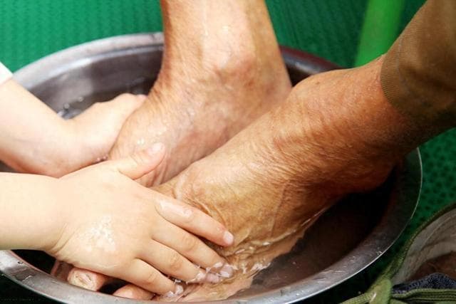 冬天泡脚水温多少度最合适？专家建议来了