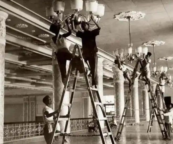 1958年修建人民大会堂：图纸还没画完，就开始施工了