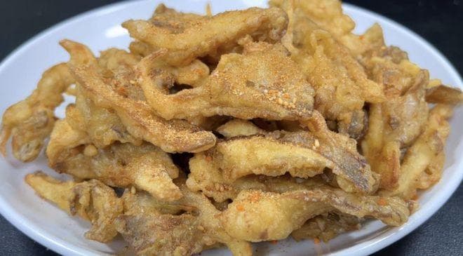 炸蘑菇，用淀粉还是面粉？教你正确做法，外焦里嫩，凉了也不会软