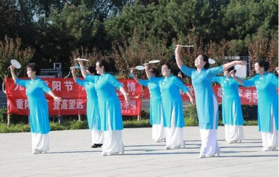 重阳节文艺演出+助餐服务，灵寿县5400余老人乐享节日