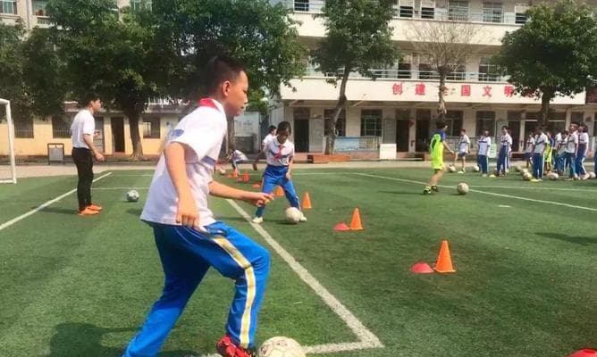 掌握中考足球满分技巧（打造出色表现的关键技术点）