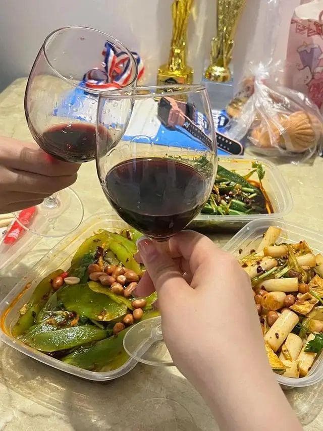 红酒后劲一般多久消失？多重因素影响下的个体差异