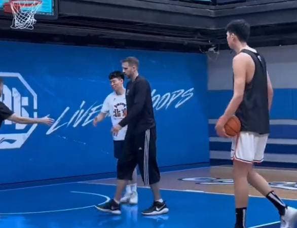 广东宏远内线进阶！2米26高塔徐昕的训练之路